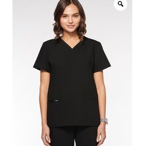 EUC Aura scrub top with pockets